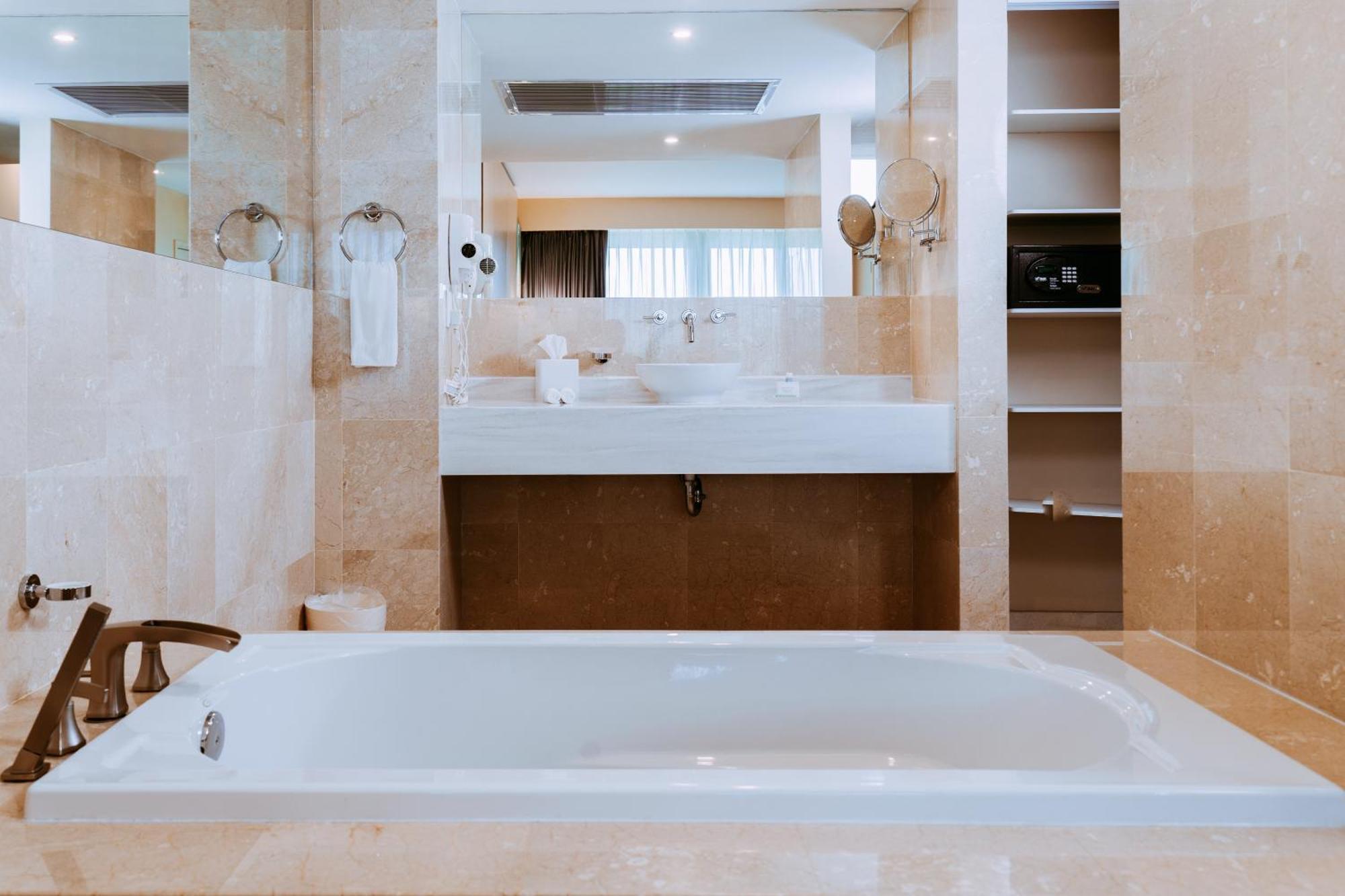 The Mill Resort And Suites 팜비치 외부 사진