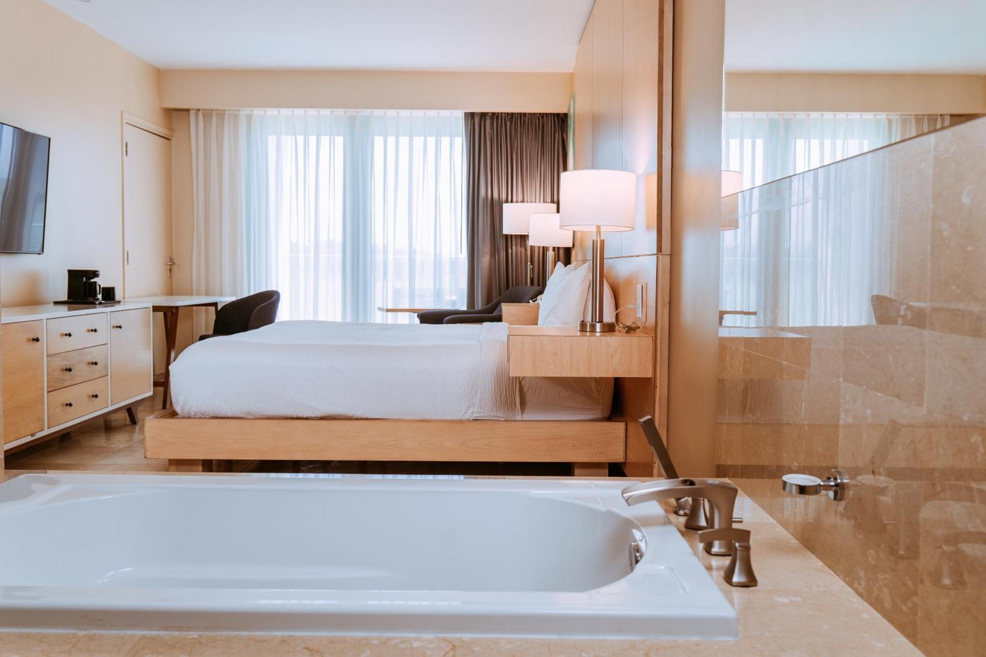 The Mill Resort And Suites 팜비치 외부 사진