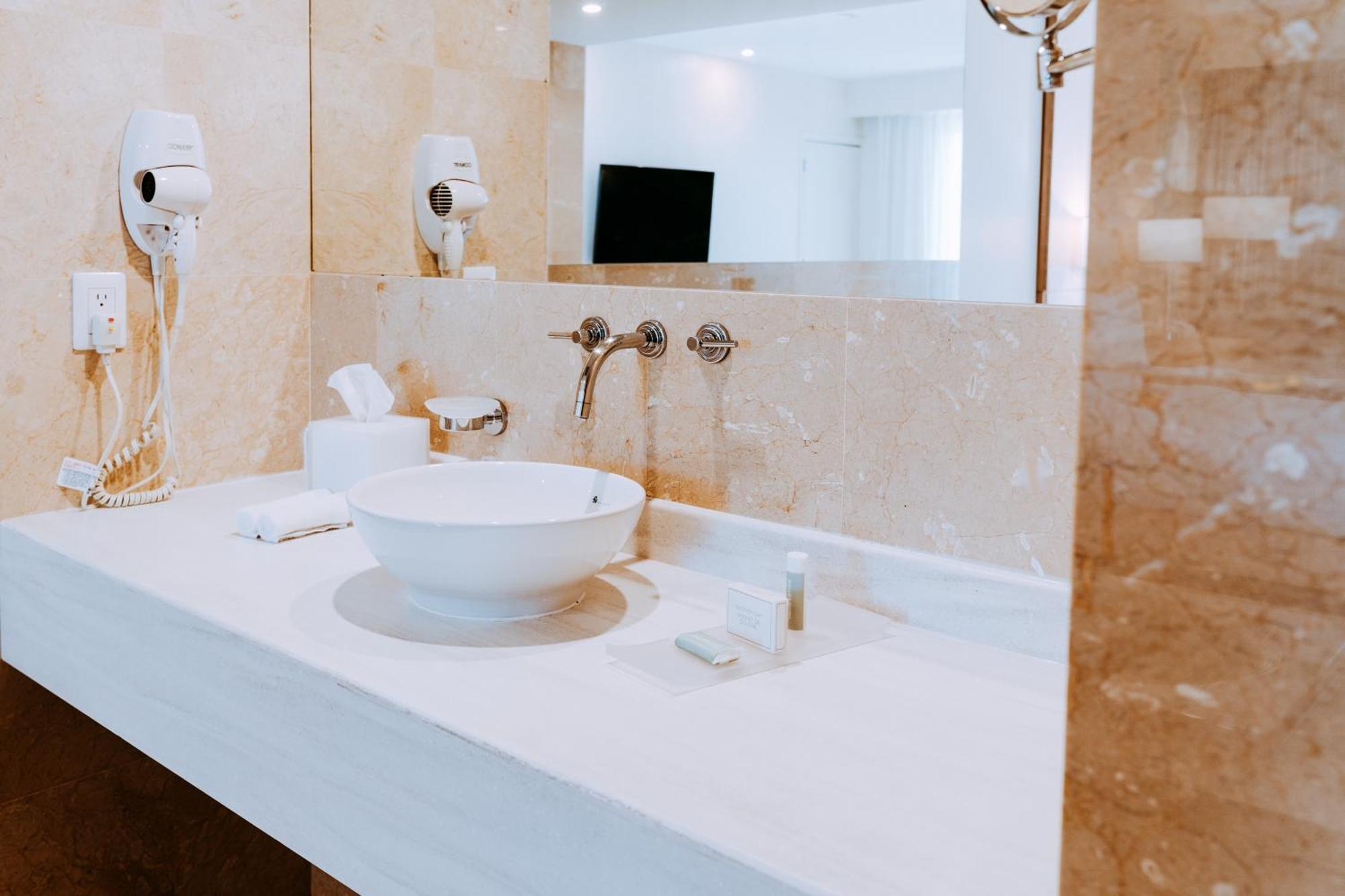 The Mill Resort And Suites 팜비치 외부 사진